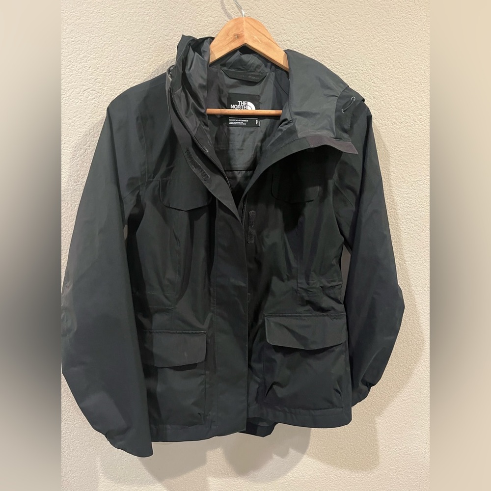 THE NORTH FACE Women’s Waterproof Hooded Rain Jacket